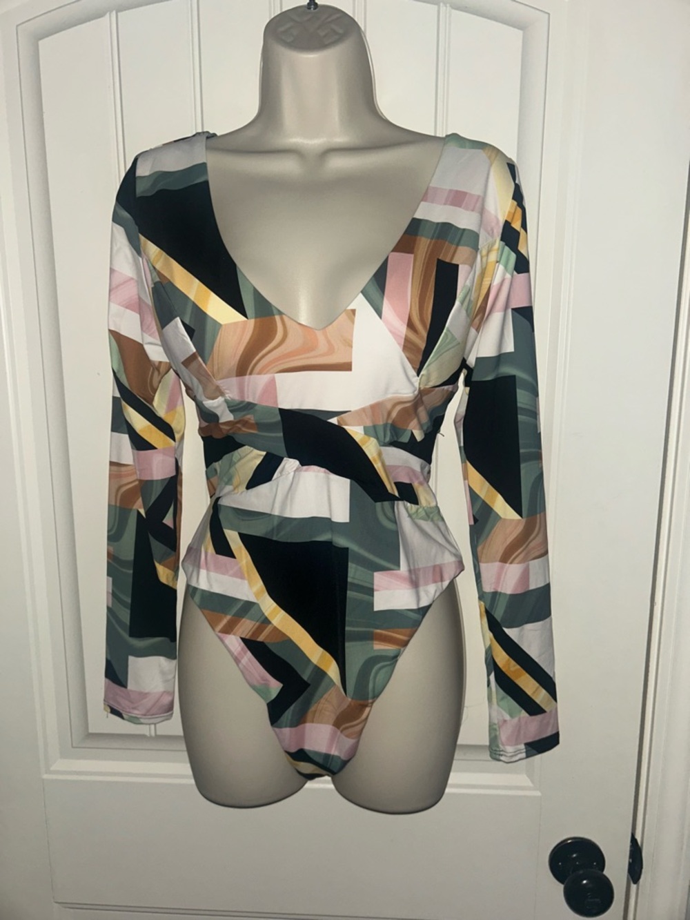 NWT SWMR Long Sleeve Geometric Print V-Neck One Piece Rash Gusrd Swimsuit Sz XL